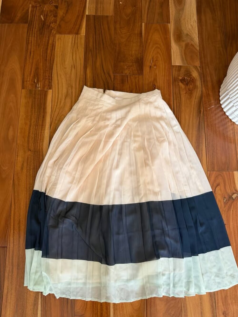 Club monaco - pleated maxi skirt - size 0